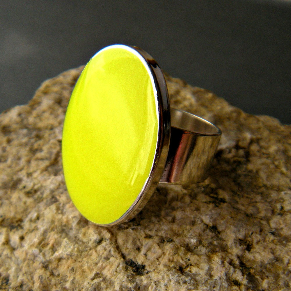Neon Yellow Oval Statement Ring, Resin, Adjustable, Fluorescent Yellow Cocktail Ring on Luulla